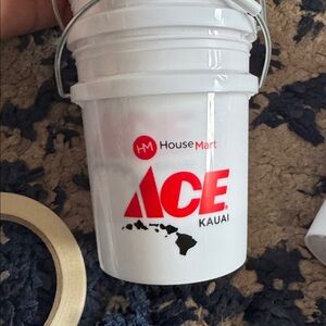 ACE Hardware mini White Bucket with Handle

KAUAI